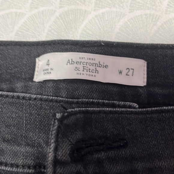 Abercrombie & Fitch Women’s Size 4 W 27 Black Jean Shorts - Picture 3 of 4